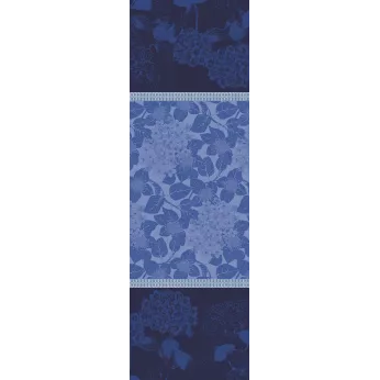 Chemin de table pur coton bio antitache motif jacquard bleu Hortensias bleu