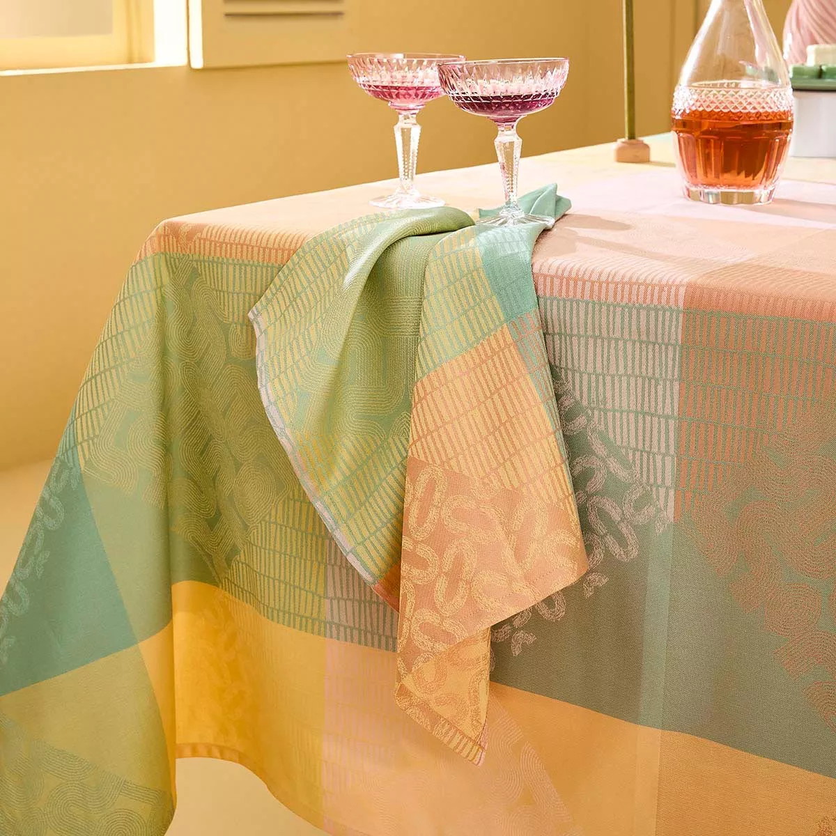 Serviette pur coton 205 g/m² motif jacquard jaune rose Mille empreintes pastel