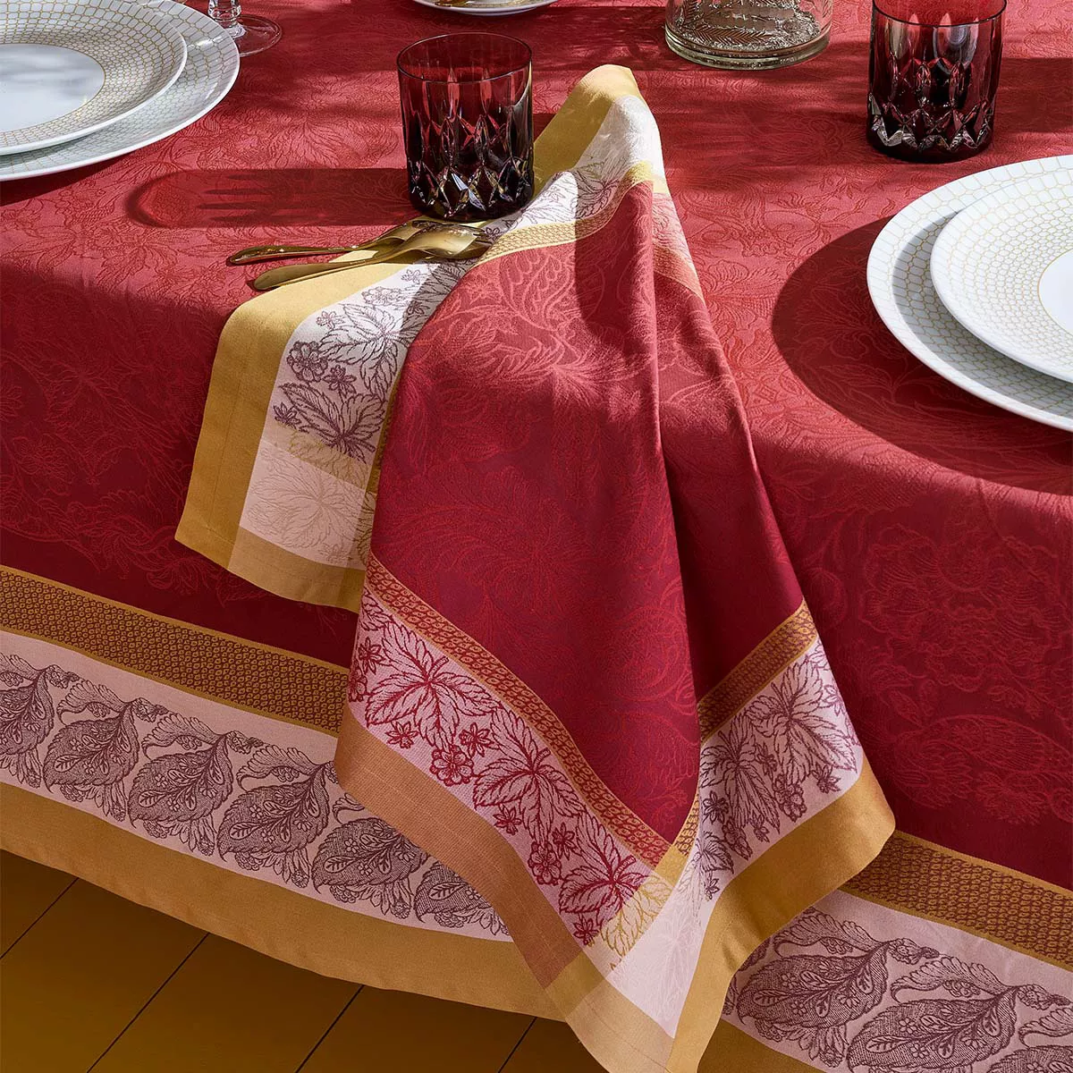 Napkin 100% cotton jacquard pattern red Alexandria rubis