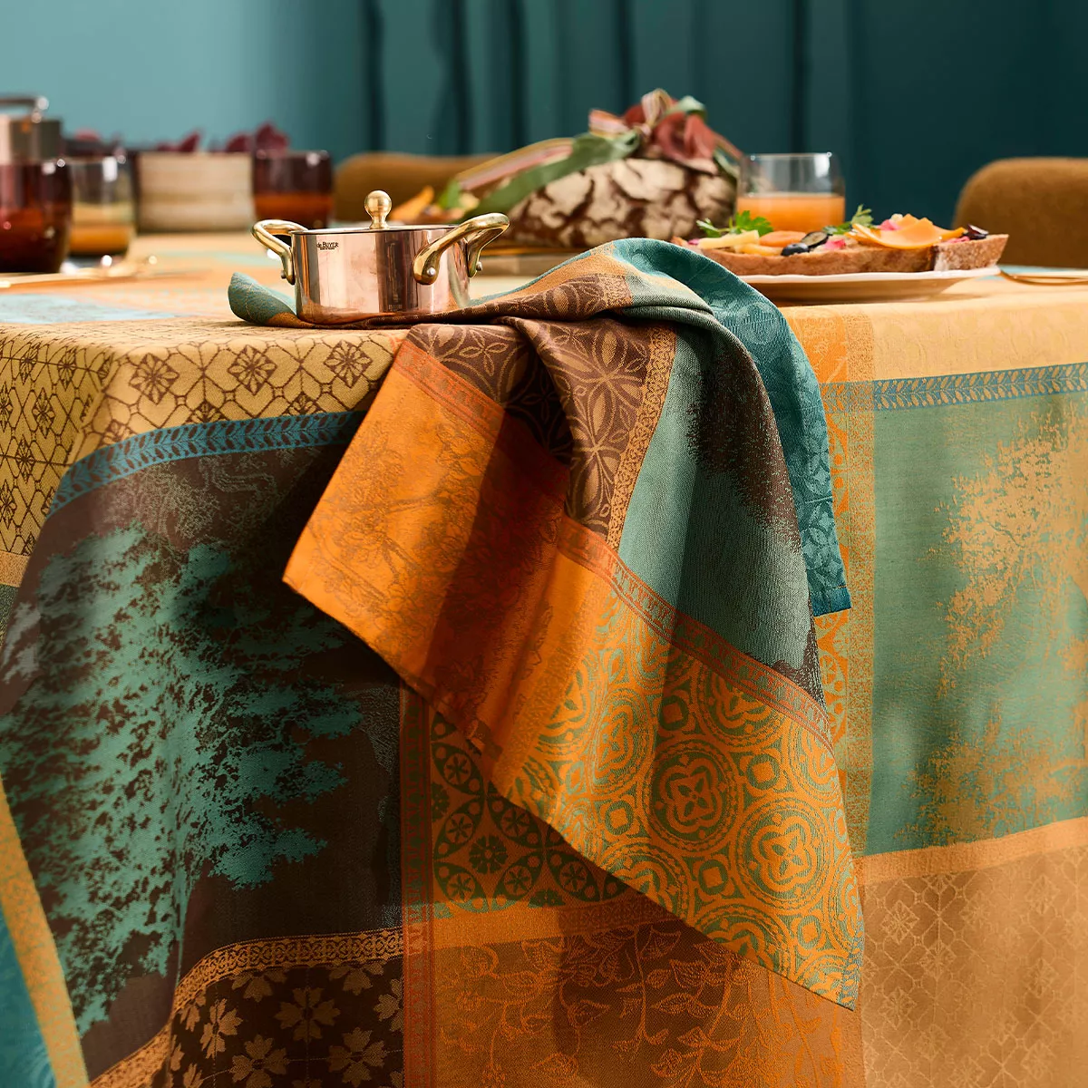 Serviette pur coton 220 g/m² motif jacquard vert brun Mille trees foret
