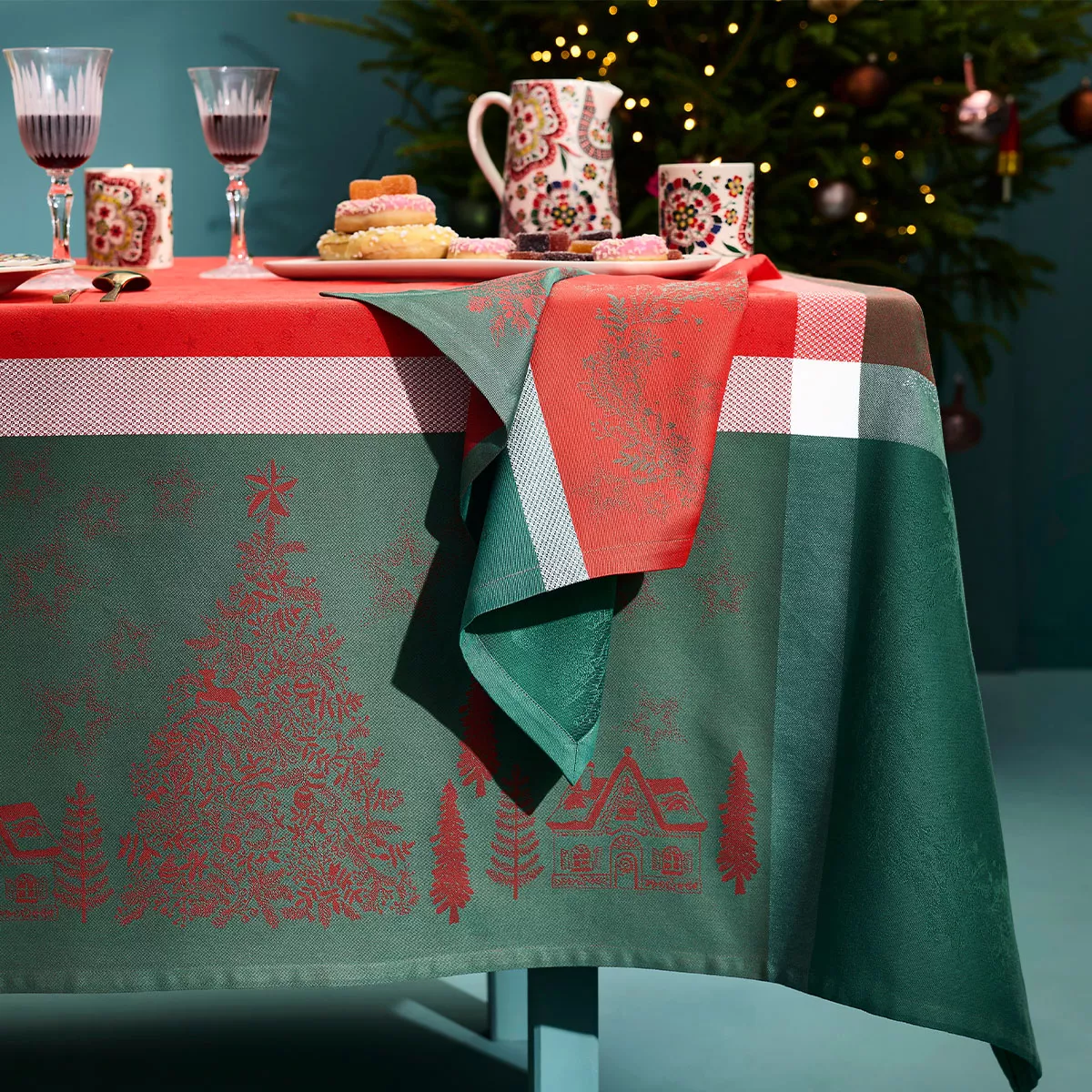 Serviette reine baumwolle 220 g/m² jacquard-muster grün rot Noel magique houx