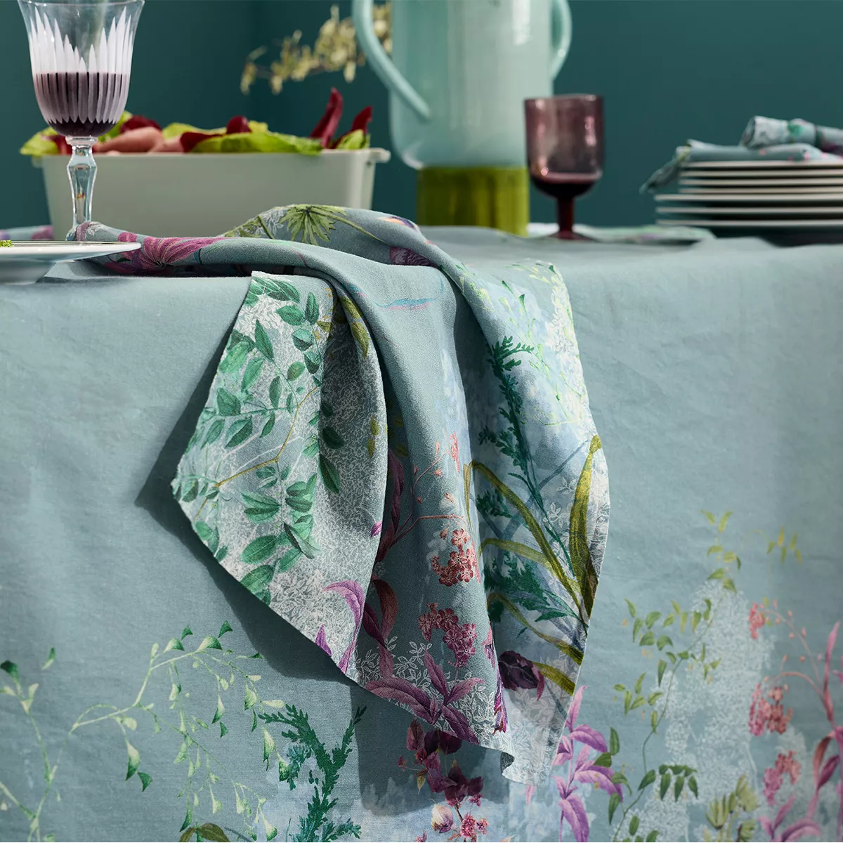 Serviette lin & coton lavé 150 g/m² imprimé bleu violet Ombres boisees givre