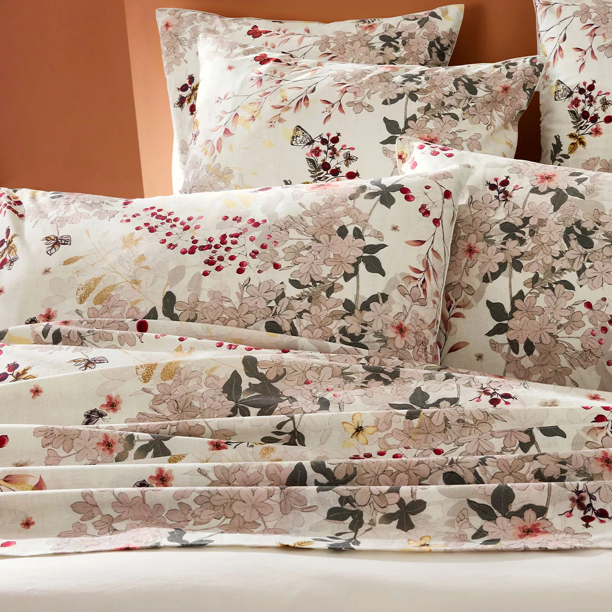 Flat sheet cotton percale prewashed 115 gsm printed beige burgundy Vintage flowers cranberry