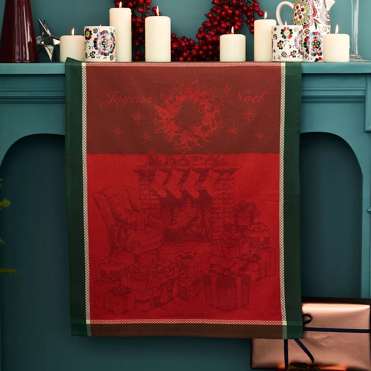 Torchon pur coton motif jacquard rouge vert Les cadeaux de noel houx