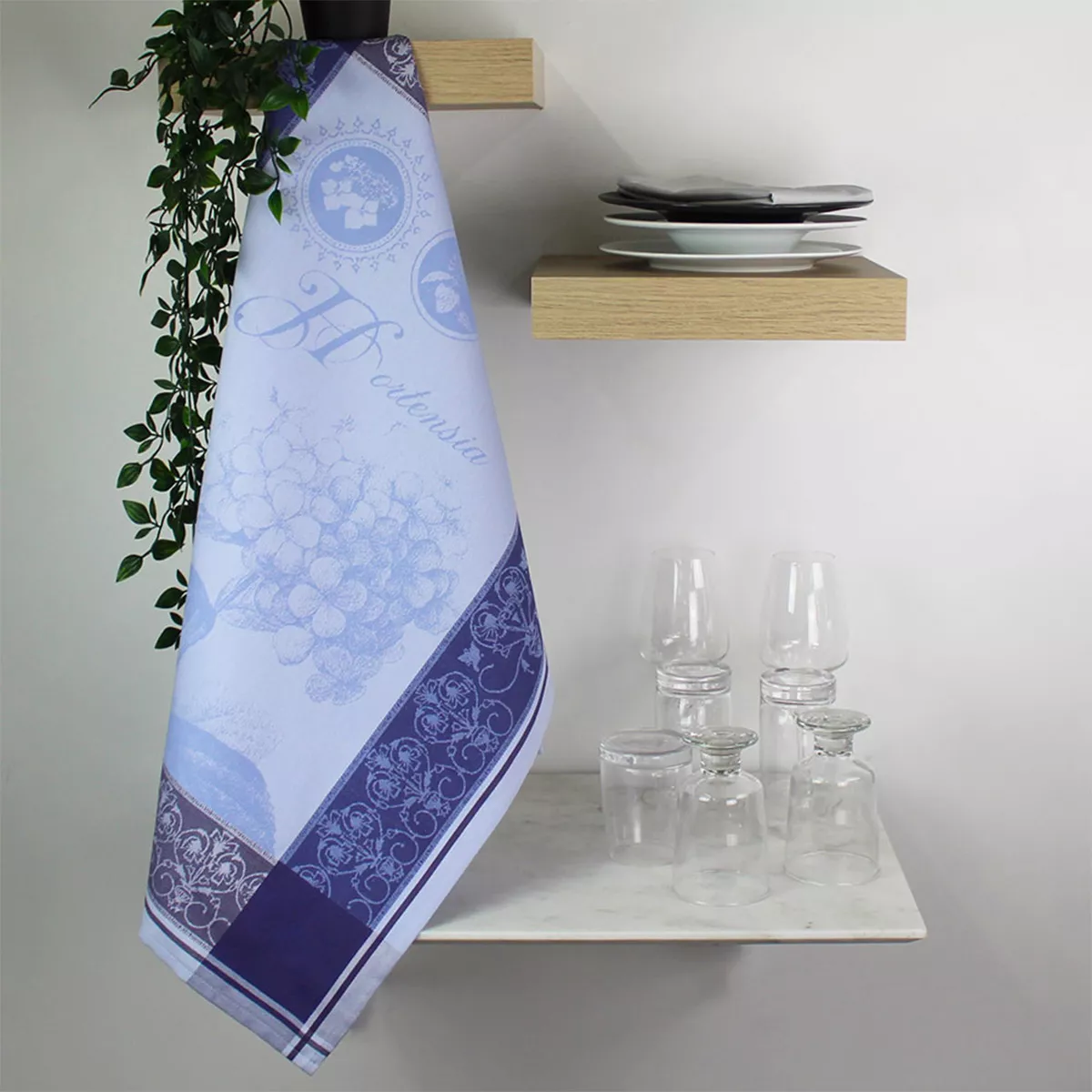 Torchon pur coton motif jacquard bleu Hortensia bleu