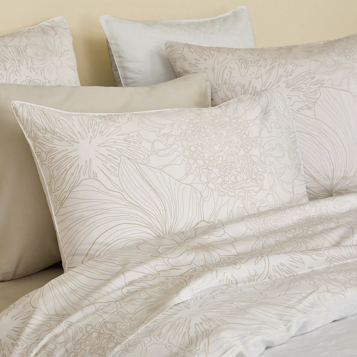 Pillowcase cotton sateen printed white beige Flower power white