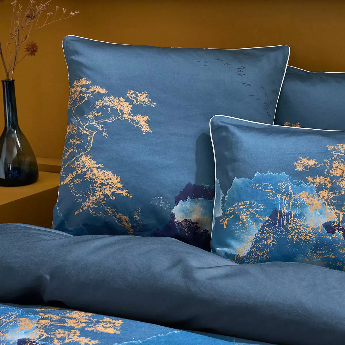 Pillowcase cotton sateen printed blue gold Fuji nocturne